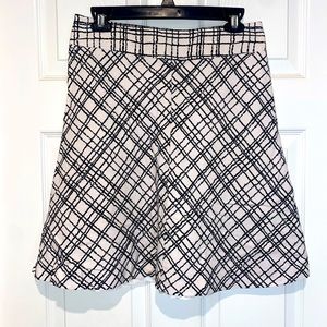 Merona black and white 100% Linen skirt. Size 2